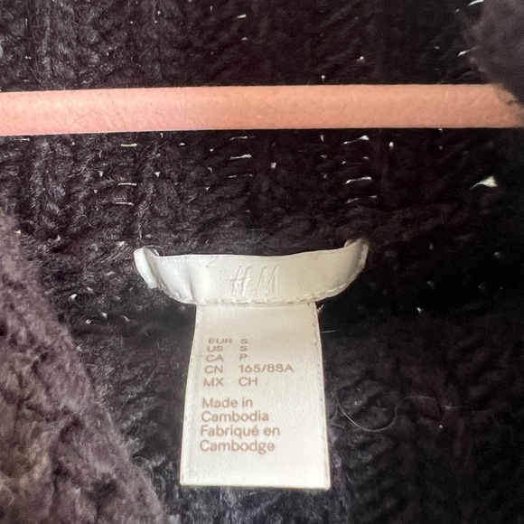H&M Black Sweater Size Small - Picture 4 of 4